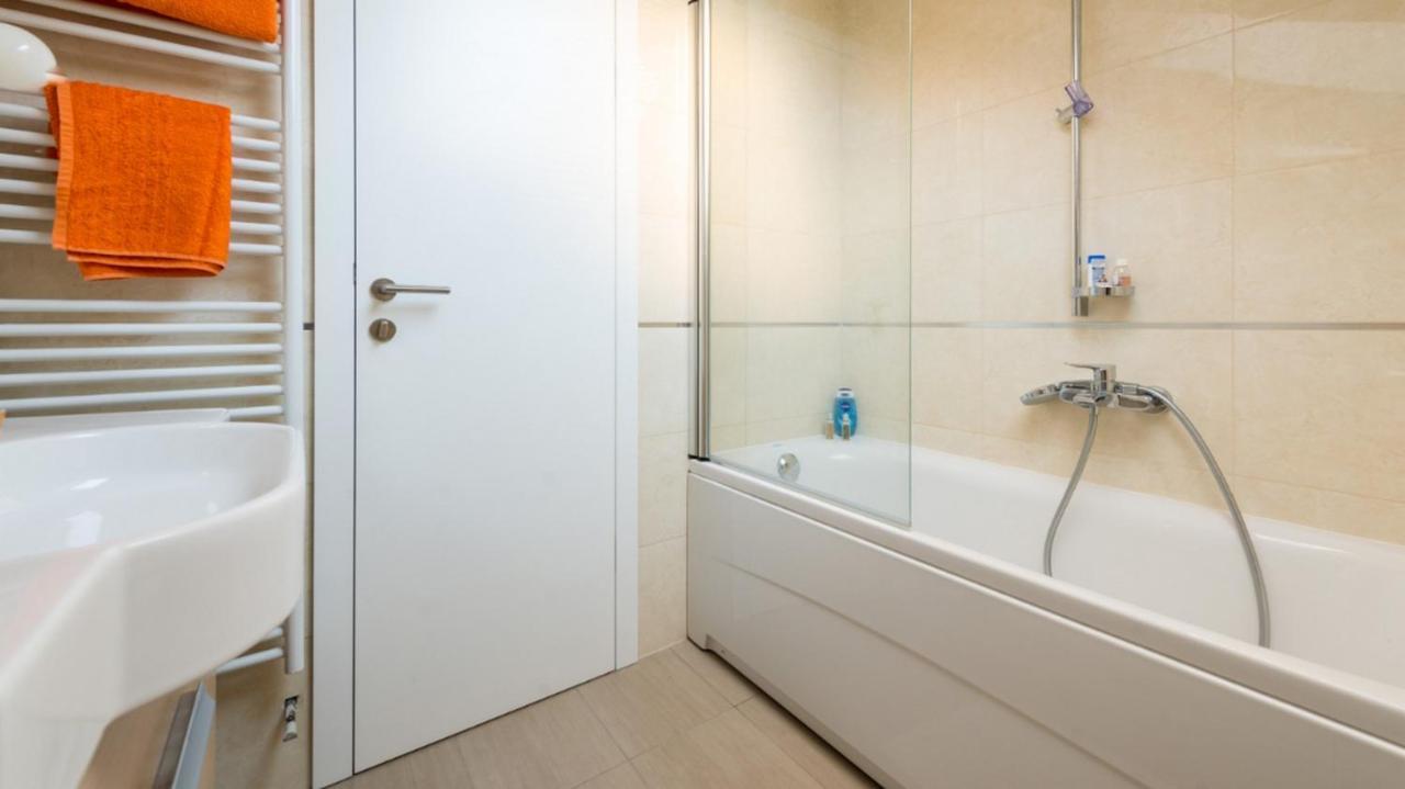 Apartment Mav